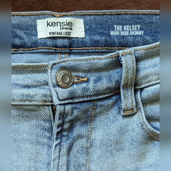 Kensi Vintage Luxe High Rise Skinny Raw Edge Hem Lt Wash Jeans - Picture 8 of 16